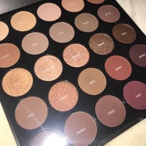 25B morphe eyeshadow palette